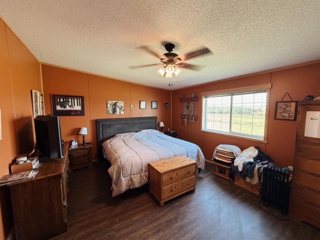 4142 Township Road 290, Rural Mountain View County, AB - Indoor Photo Showing Bedroom