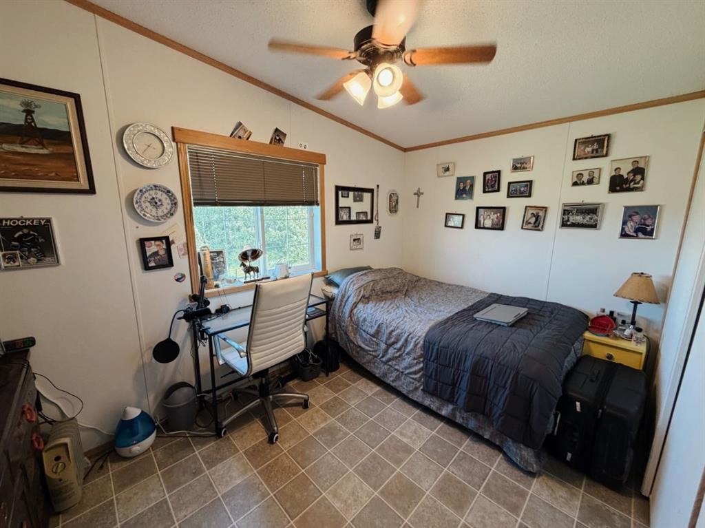 4142 Township Road 290, Rural Mountain View County, AB - Indoor Photo Showing Bedroom