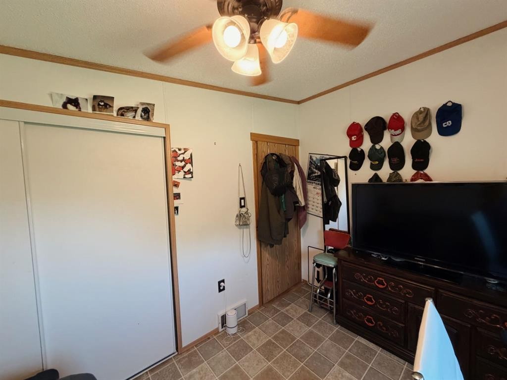 4142 Township Road 290, Rural Mountain View County, AB - Indoor Photo Showing Laundry Room