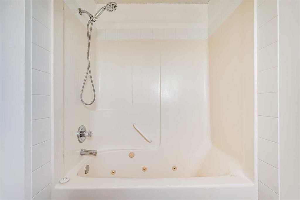 163 Saddlemont Crescent Ne, Calgary, AB - Indoor Photo Showing Bathroom