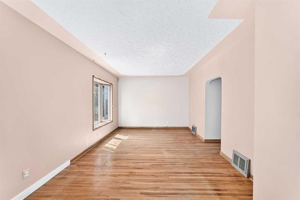 1703 32 Street Sw, Calgary, AB - Indoor Photo Showing Other Room