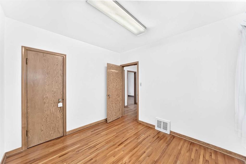 1703 32 Street Sw, Calgary, AB - Indoor Photo Showing Other Room