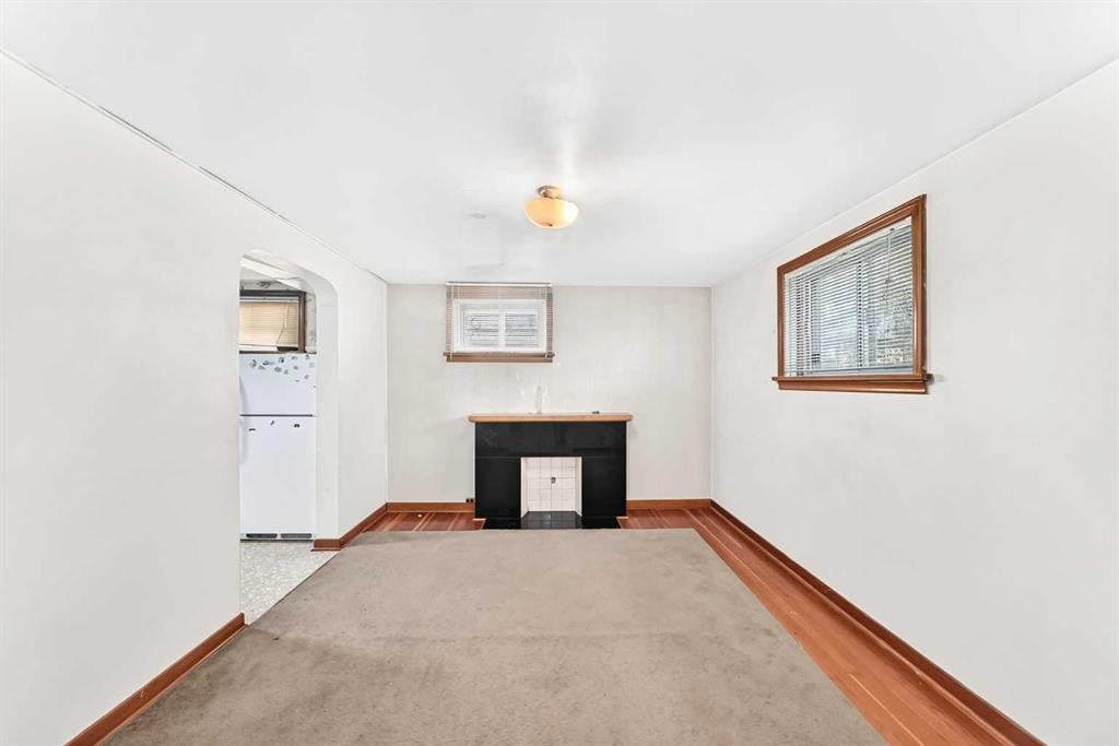 1703 32 Street Sw, Calgary, AB - Indoor Photo Showing Other Room