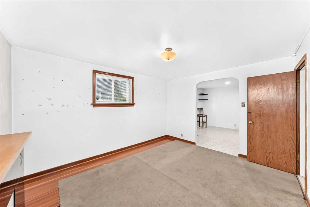 1703 32 Street Sw, Calgary, AB - Indoor Photo Showing Other Room