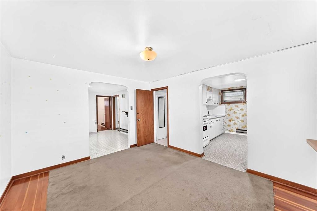1703 32 Street Sw, Calgary, AB - Indoor Photo Showing Other Room