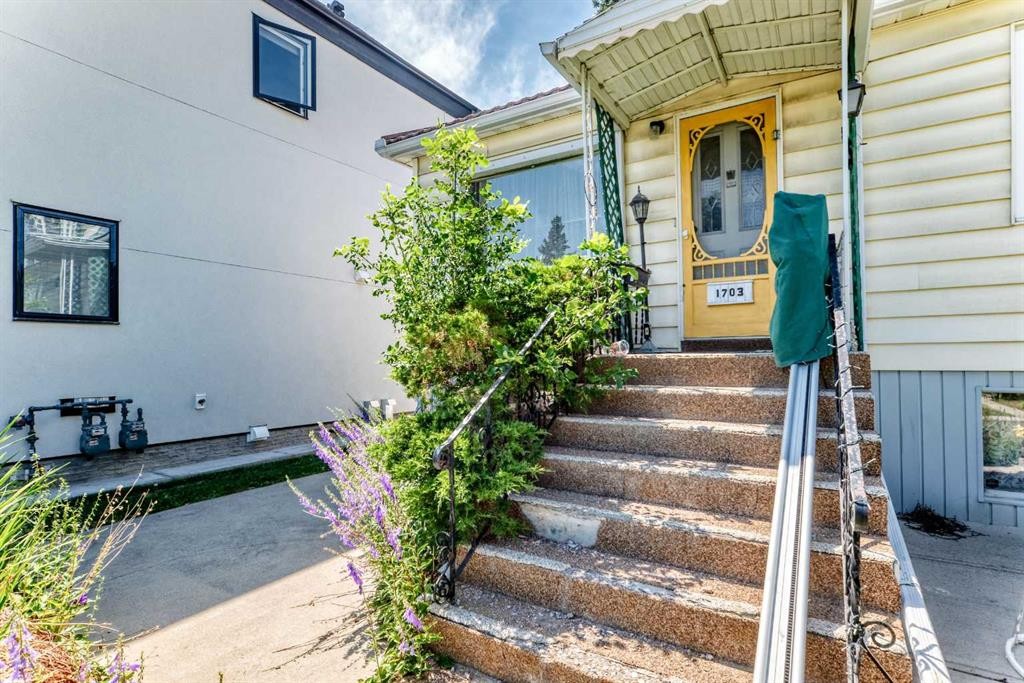 1703 32 Street Sw, Calgary, AB - Outdoor