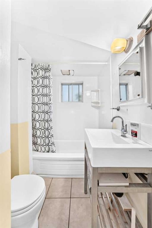1703 32 Street Sw, Calgary, AB - Indoor Photo Showing Bathroom