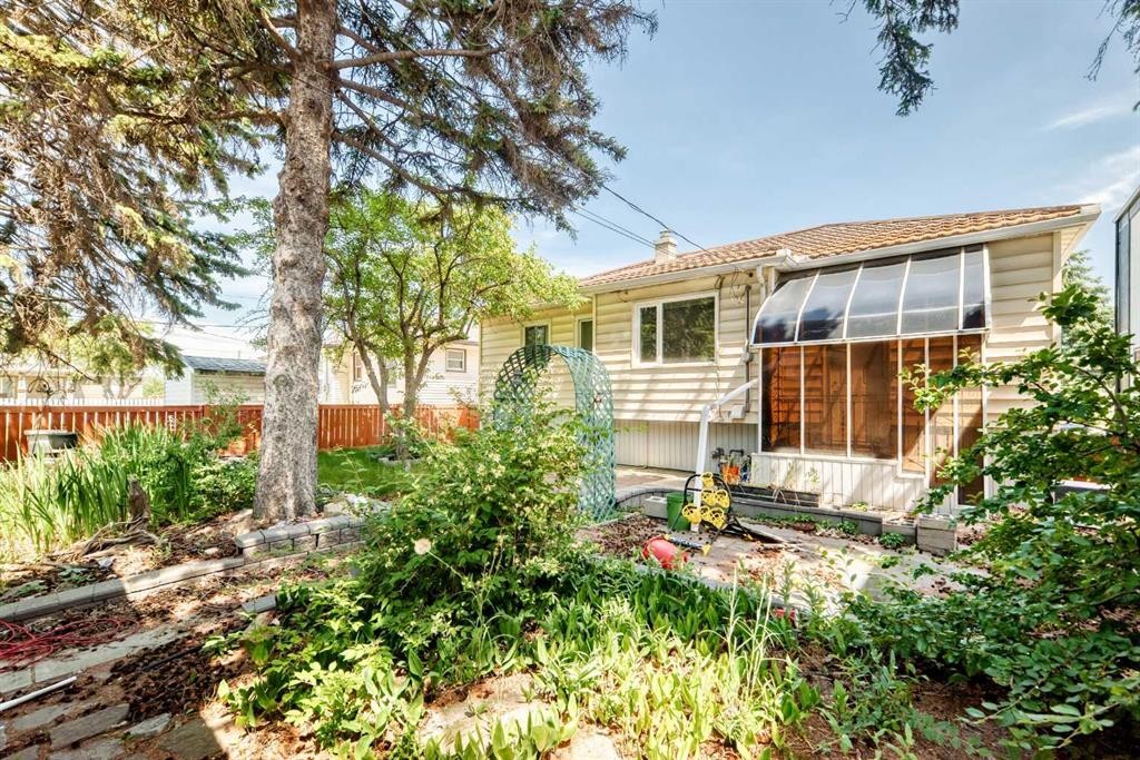 1703 32 Street Sw, Calgary, AB - Outdoor