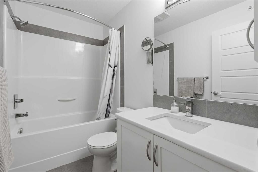 413-20 Seton Park Se, Calgary, AB - Indoor Photo Showing Bathroom