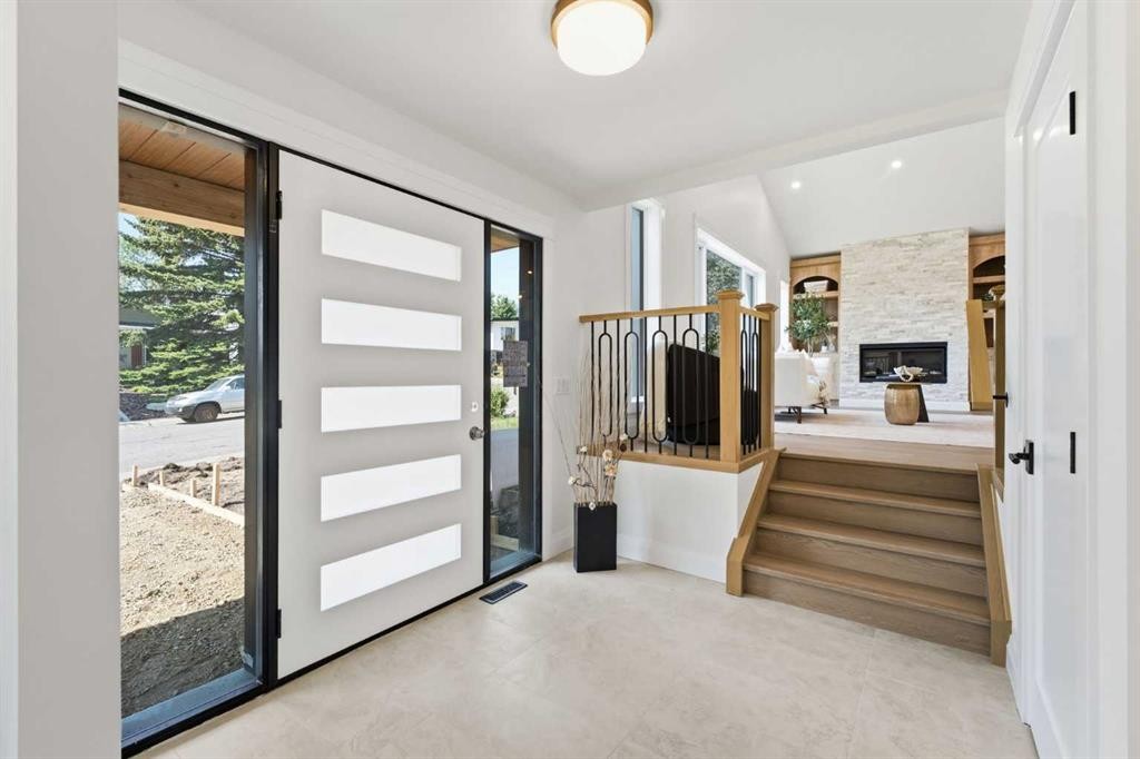 3375 Breton Close Nw, Calgary, AB - Indoor Photo Showing Other Room