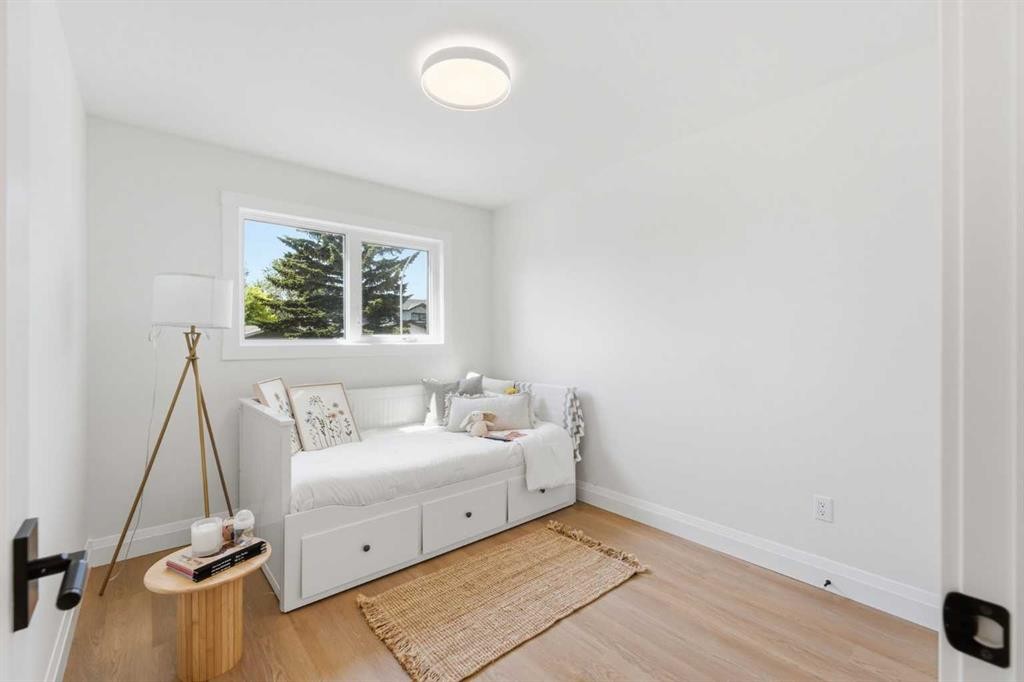 3375 Breton Close Nw, Calgary, AB - Indoor Photo Showing Bedroom