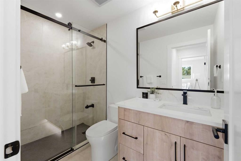 3375 Breton Close Nw, Calgary, AB - Indoor Photo Showing Bathroom