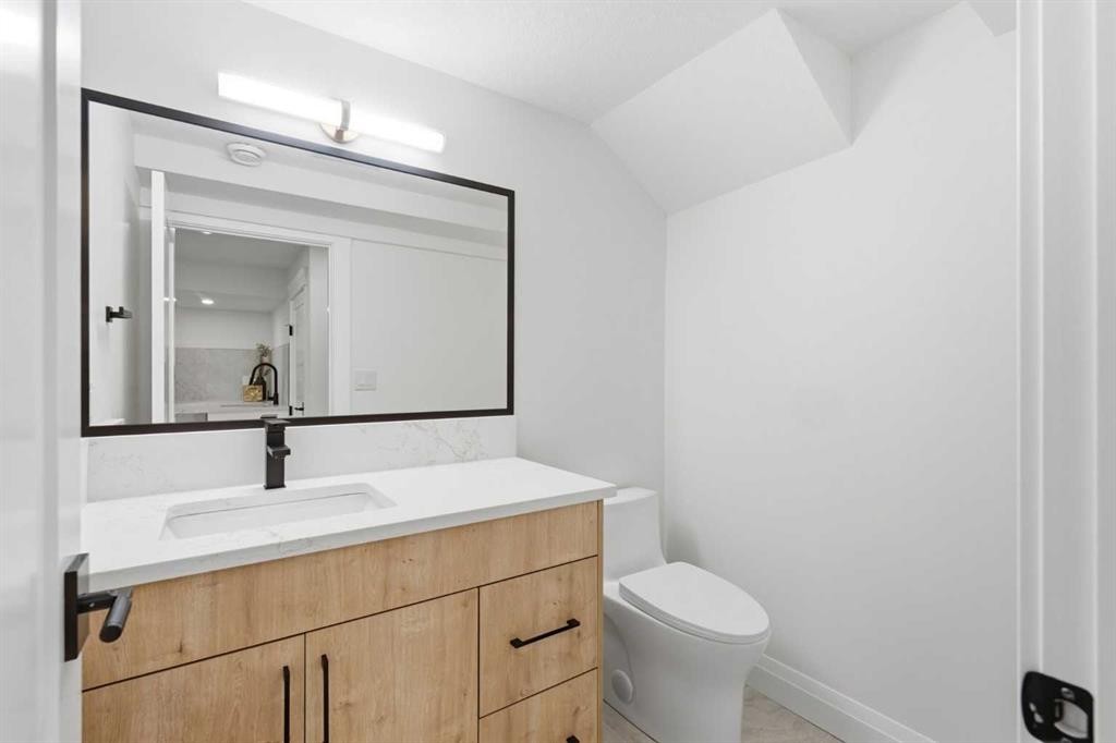 3375 Breton Close Nw, Calgary, AB - Indoor Photo Showing Bathroom