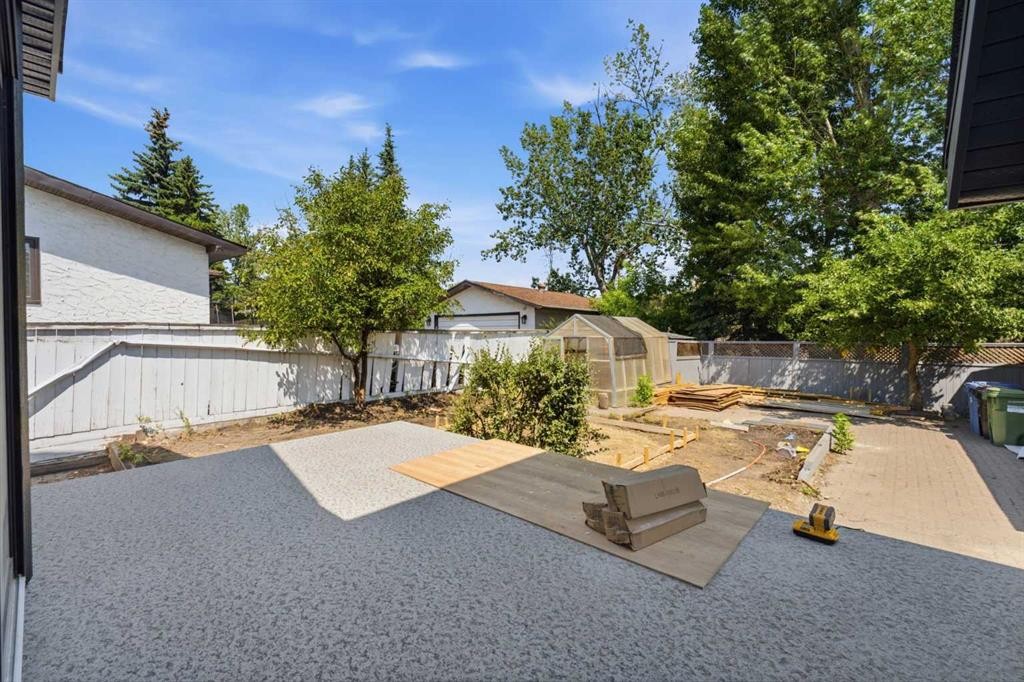 3375 Breton Close Nw, Calgary, AB - Outdoor