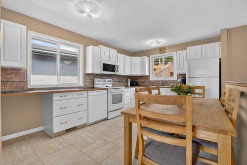 172 Queensland Road Se, Calgary, AB 
