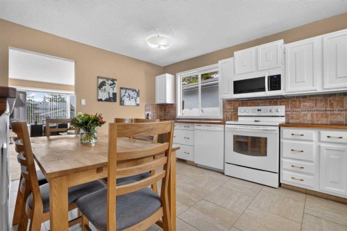 172 Queensland Road Se, Calgary, AB 