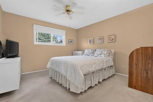 172 Queensland Road Se, Calgary, AB 