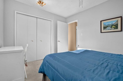 172 Queensland Road Se, Calgary, AB 