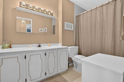172 Queensland Road Se, Calgary, AB 