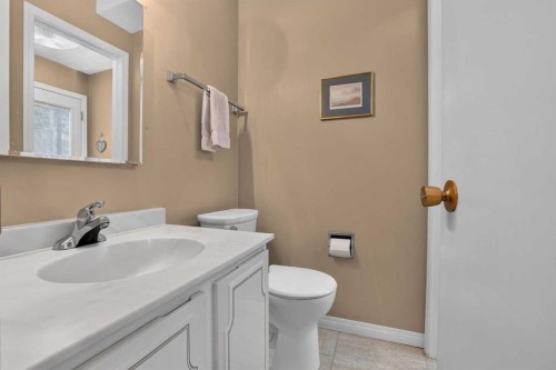 172 Queensland Road Se, Calgary, AB 