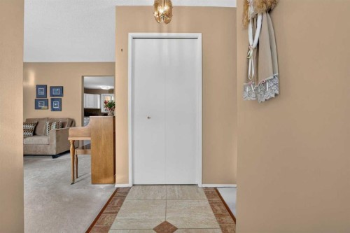 172 Queensland Road Se, Calgary, AB 