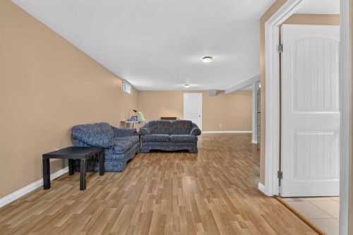 172 Queensland Road Se, Calgary, AB 