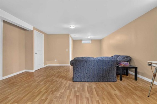 172 Queensland Road Se, Calgary, AB 