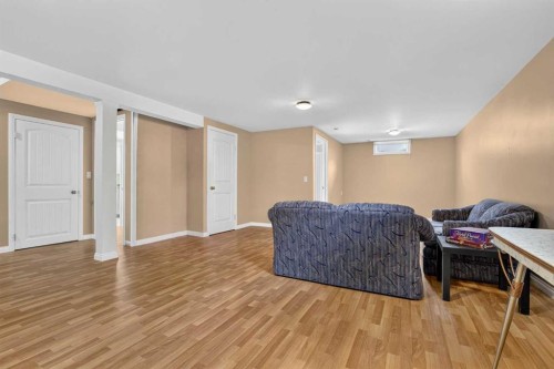 172 Queensland Road Se, Calgary, AB 