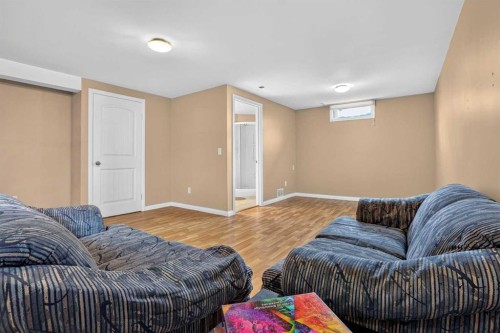 172 Queensland Road Se, Calgary, AB 
