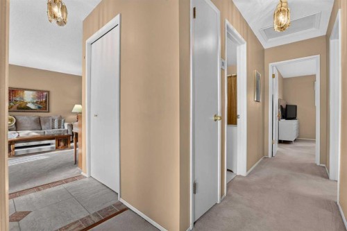 172 Queensland Road Se, Calgary, AB 