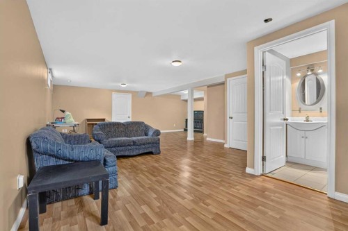 172 Queensland Road Se, Calgary, AB 