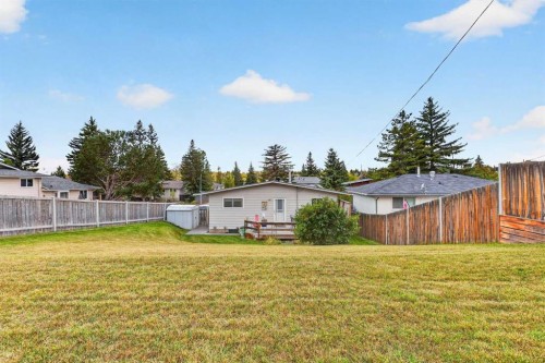 172 Queensland Road Se, Calgary, AB 