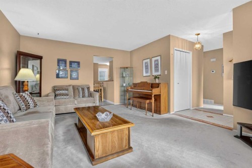 172 Queensland Road Se, Calgary, AB 