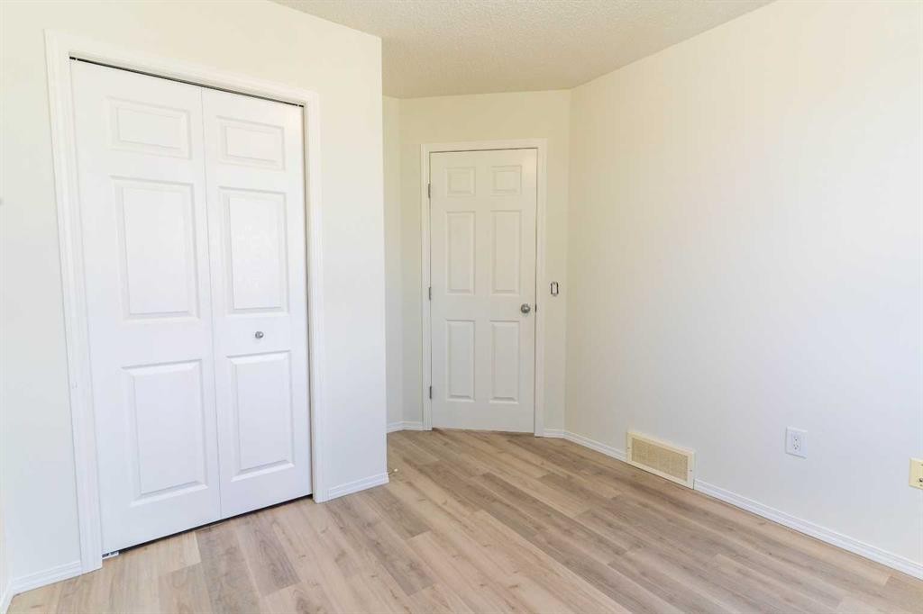 157 Country Village Manor Ne, Calgary, AB - Indoor Photo Showing Other Room
