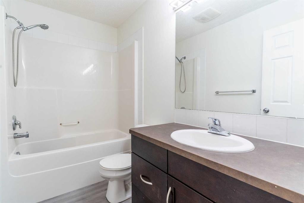 157 Country Village Manor Ne, Calgary, AB - Indoor Photo Showing Bathroom