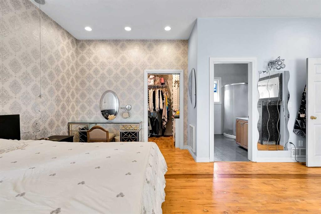 6 Tipton Place Nw, Calgary, AB - Indoor Photo Showing Other Room
