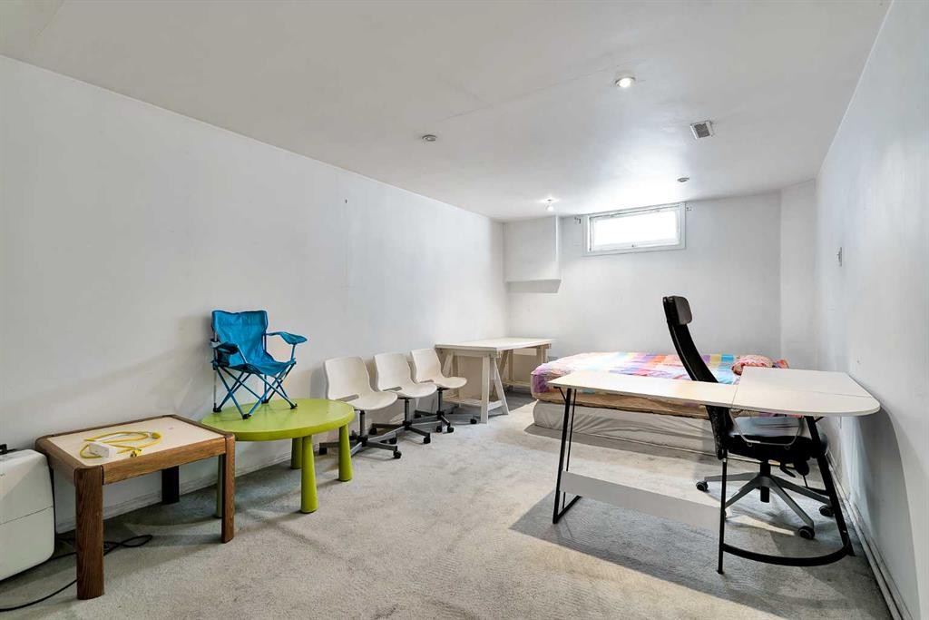 6 Tipton Place Nw, Calgary, AB - Indoor Photo Showing Office