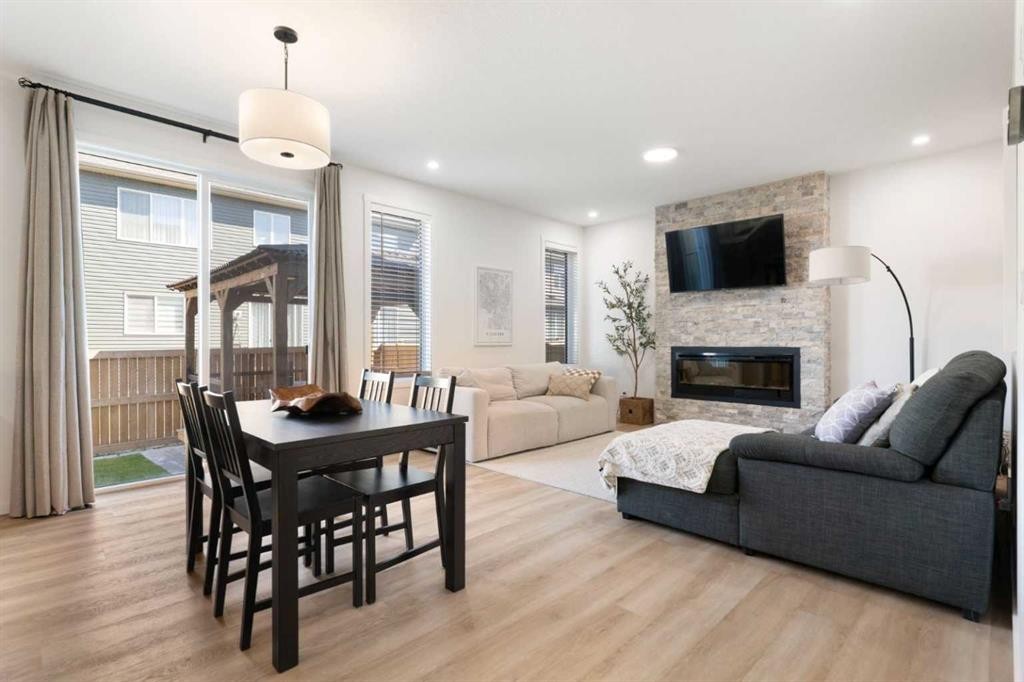 18 Southwinds Link Sw, Airdrie, AB - Indoor With Fireplace