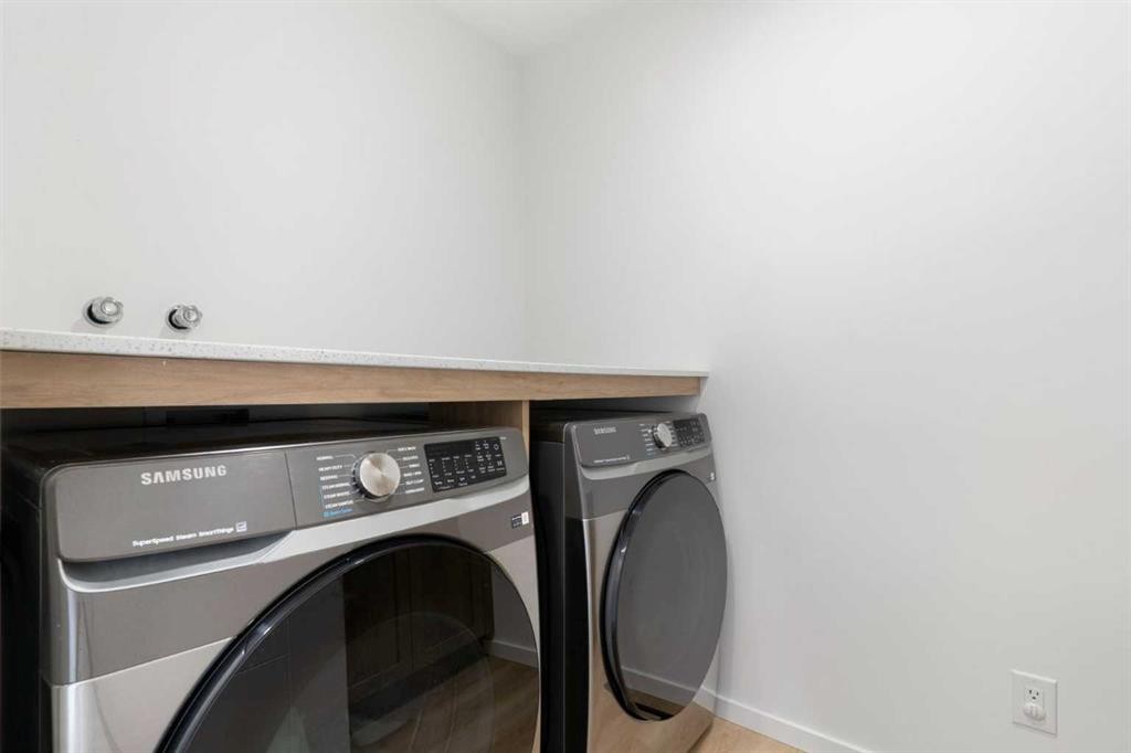 18 Southwinds Link Sw, Airdrie, AB - Indoor Photo Showing Laundry Room