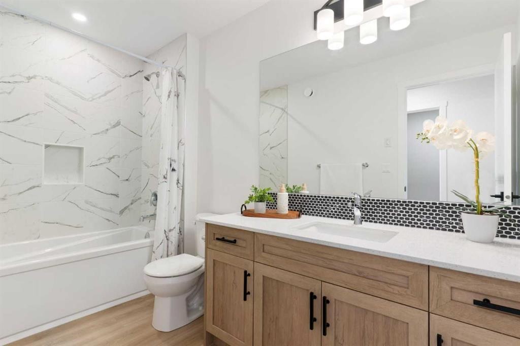 18 Southwinds Link Sw, Airdrie, AB - Indoor Photo Showing Bathroom