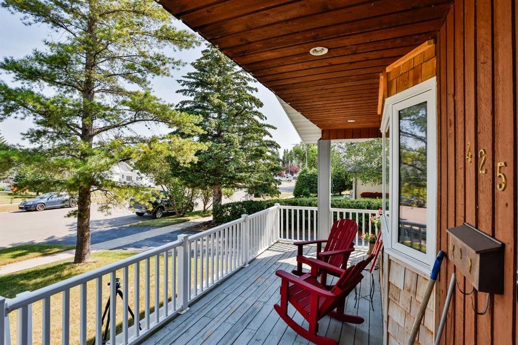 425 Cottonwood Drive, Vulcan, AB - Outdoor With Deck Patio Veranda With Exterior