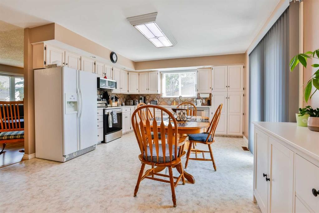 425 Cottonwood Drive, Vulcan, AB - Indoor