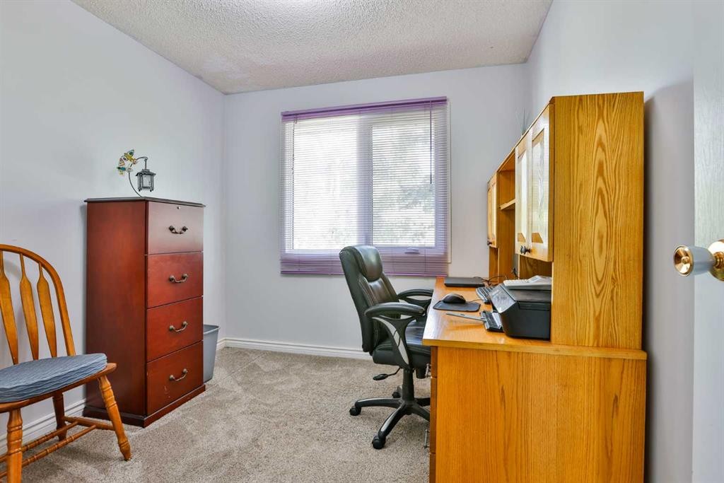 425 Cottonwood Drive, Vulcan, AB - Indoor Photo Showing Office