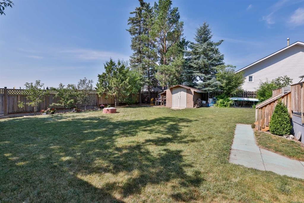 425 Cottonwood Drive, Vulcan, AB - Outdoor