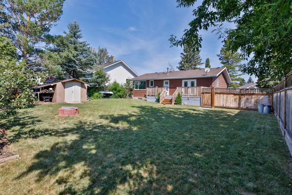425 Cottonwood Drive, Vulcan, AB - Outdoor With Deck Patio Veranda