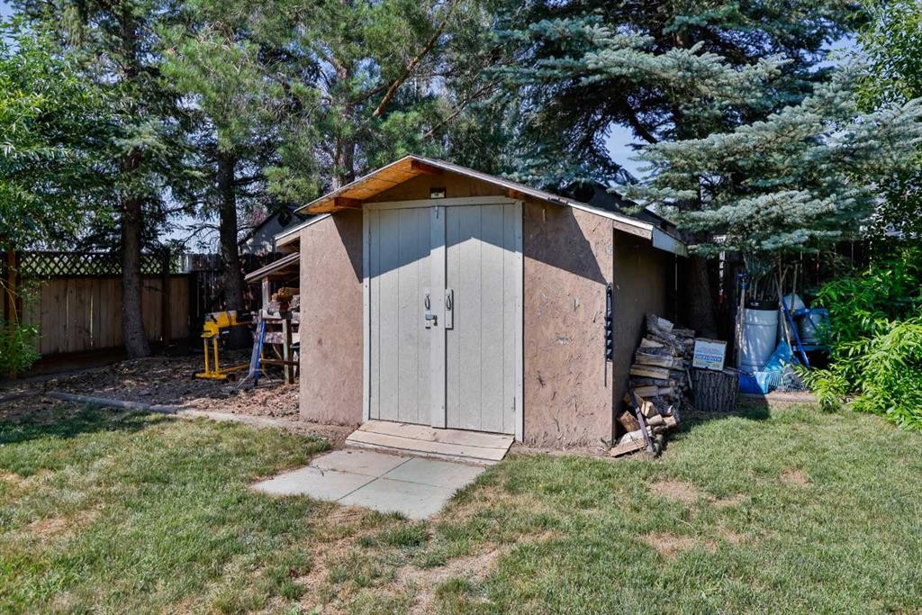 425 Cottonwood Drive, Vulcan, AB - Outdoor