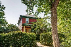 831 4A Street NECalgary, AB T2E 3W3