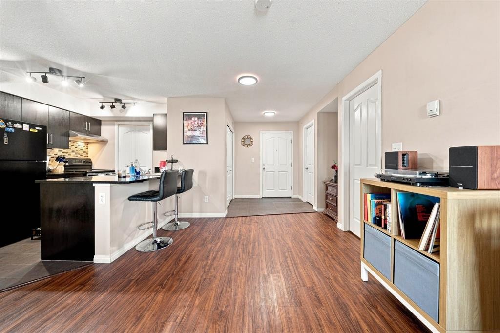 413-7210 80 Avenue Ne, Calgary, AB - Indoor