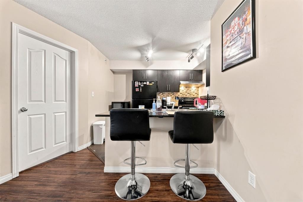 413-7210 80 Avenue Ne, Calgary, AB - Indoor Photo Showing Kitchen