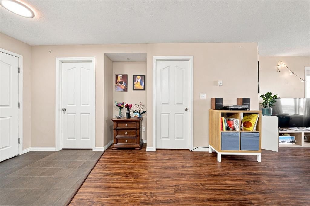 413-7210 80 Avenue Ne, Calgary, AB - Indoor Photo Showing Other Room